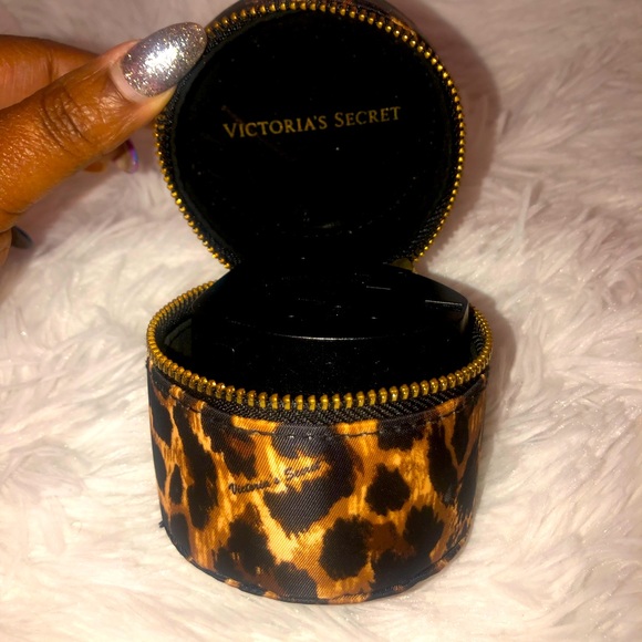 Universal Travel Charger by Victoria’s Secret in super cute leopard print case. - Picture 3 of 6